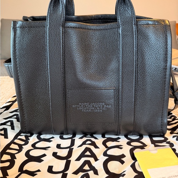 Marc Jacobs THE LEATHER MEDIUM TOTE BAG - Picture 6 of 9